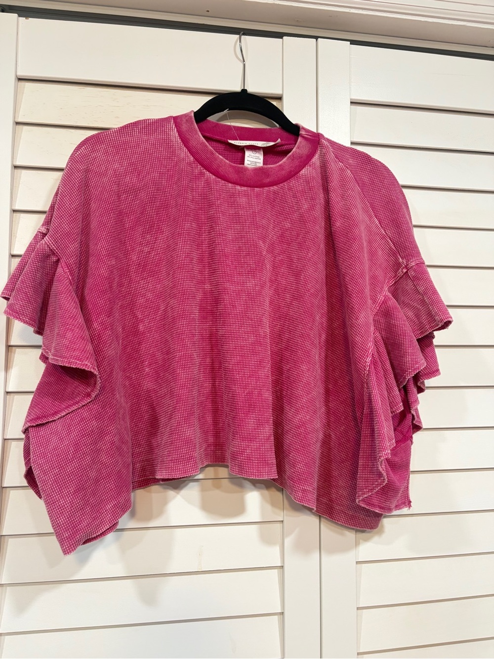 Altar'd State Fuchsia Ruffle Sleeve Cropped Sweatshirt + A GIFT 🎁
